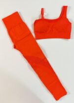 ست ورزشی زنانه نیم‌تنه رومی و لگ فاق بلند | ویووشاپ