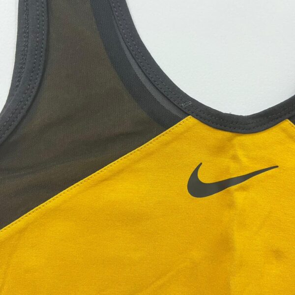 ست ورزشی زنانه طرح Nike (نیم‌تنه و شورتک) | مدل توردار دو رنگ | ویووشاپ - تصویر 3