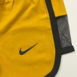 ست ورزشی زنانه طرح Nike (نیم‌تنه و شورتک) | مدل توردار دو رنگ | ویووشاپ - تصویر 5