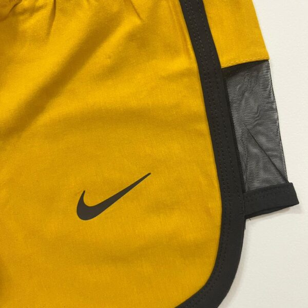 ست ورزشی زنانه طرح Nike (نیم‌تنه و شورتک) | مدل توردار دو رنگ | ویووشاپ - تصویر 5