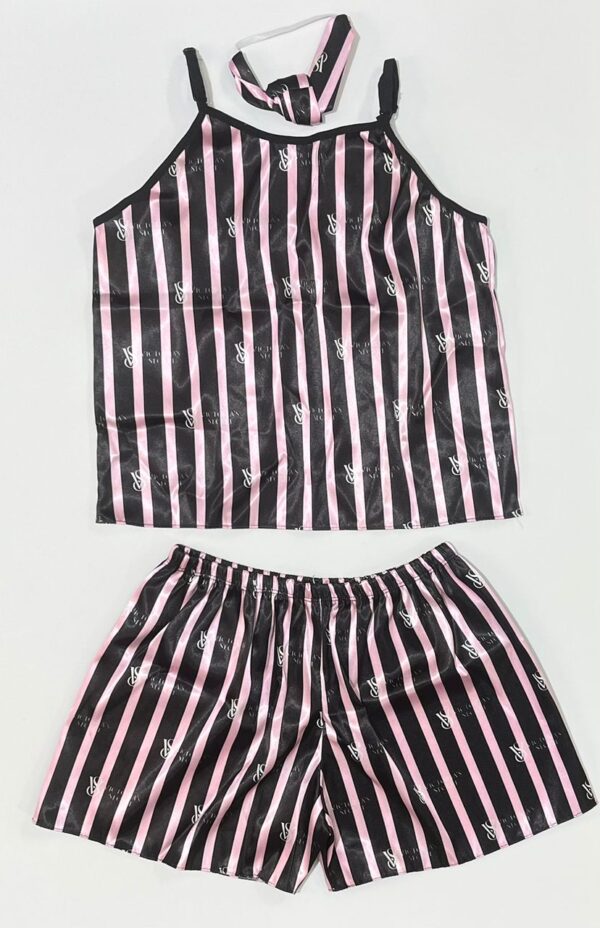 ست لباس خواب ساتن راه‌راه مشکی و صورتی فانتزی به همراه کش مو