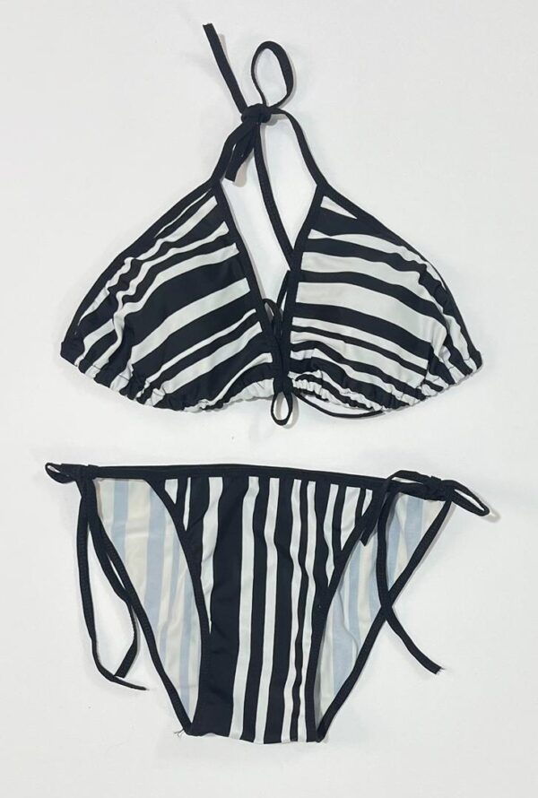 مایو بیکینی دو تکه طرح راه راه افقی سیاه و سفید