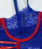 جزئیات کاپ فنردار و تور شیشه‌ای بدن‌نما در سوتین آبی کاستوم فانتزی