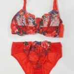 ست کامل شورت و سوتین زنانه توری بدن‌نما به رنگ آجری با گلدوزی‌های گل‌دار چند رنگ