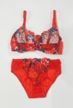 ست کامل شورت و سوتین زنانه توری بدن‌نما به رنگ آجری با گلدوزی‌های گل‌دار چند رنگ