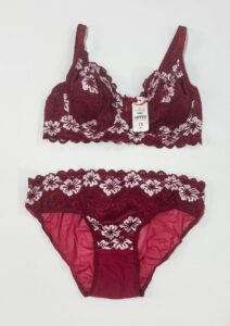 ست کامل لباس زیر زنانه زرشکی شرابی مارک بتی با گلدوزی گیپور صورتی روشن