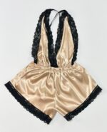 سرهمی خواب ساتن طلایی شامپاینی با لبه دوزی گیپور مشکی