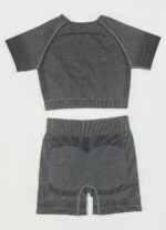 ست کراپ و شلوارک ورزشی رنگ طوسی ذغالی مدل کبریتی و جذب