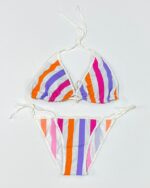 مایو بیکینی دو تکه زمینه سفید با طرح راه راه عمودی رنگارنگ