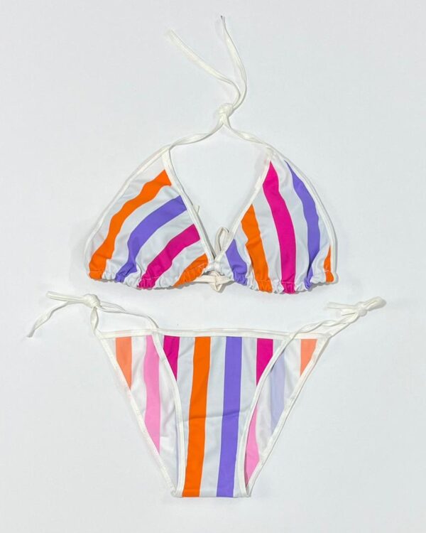 مایو بیکینی دو تکه زمینه سفید با طرح راه راه عمودی رنگارنگ