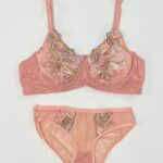 ست لباس زیر گلدوزی شده