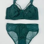 ست شورت و سوتین هارنس دار توری راه راه سبز زمردی