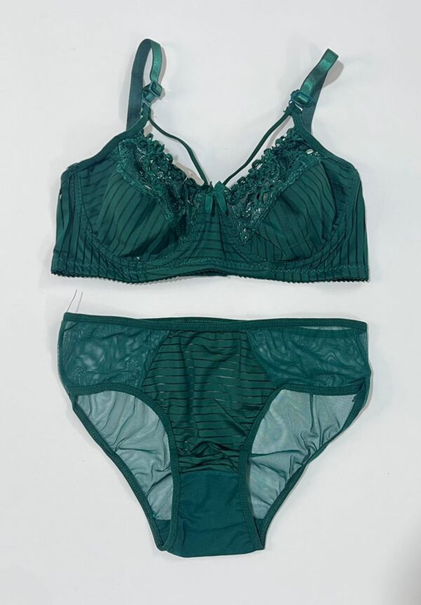 ست شورت و سوتین هارنس دار توری راه راه سبز زمردی