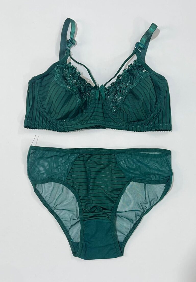 ست شورت و سوتین هارنس دار توری راه راه سبز زمردی