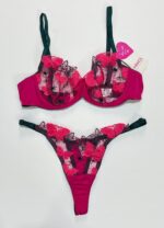 ست کامل شورت و سوتین توری بدن‌نما با گلدوزی پروانه سرخابی و بندهای سبز یشمی