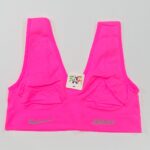 تاپ نیم‌تنه ورزشی نایک رنگ صورتی نئونی مناسب باشگاه و یوگا