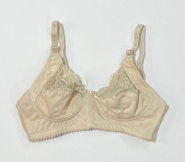 سوتین بدون فنر گیپور رنگ کرم نود با نمای کامل کاپ راحتی