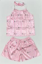 نمای کامل ست راحتی منزل ساتن طرح دار رنگ صورتی دخترانه