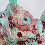 سوتین فنردار توری بدن‌نما با رنگ خاص سبز تیفانی و گلدوزی رنگارنگ