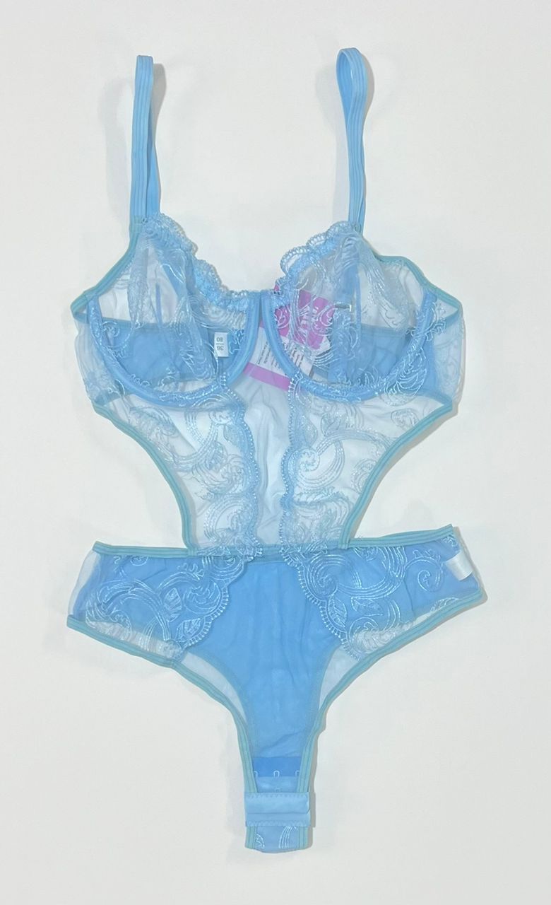 sky-blue-embroidered-monokini-bodysuit نمای کامل بادی فانتزی یک تکه به رنگ آبی آسمانی با برش های کناری