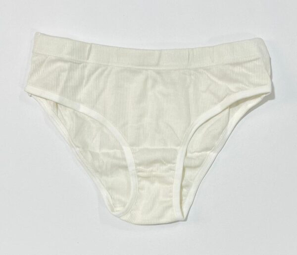 شورت نخی کبریتی سفید ساده و راحت