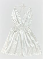 پیراهن خواب ساتن کوتاه رنگ سفید صدفی مدل پشت گردنی و یقه باز