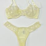 نمای کامل ست شورت و سوتین فانتزی توری زنانه رنگ زرد پاستلی با طرح خالدار