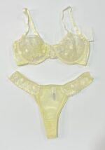 نمای کامل ست شورت و سوتین فانتزی توری زنانه رنگ زرد پاستلی با طرح خالدار